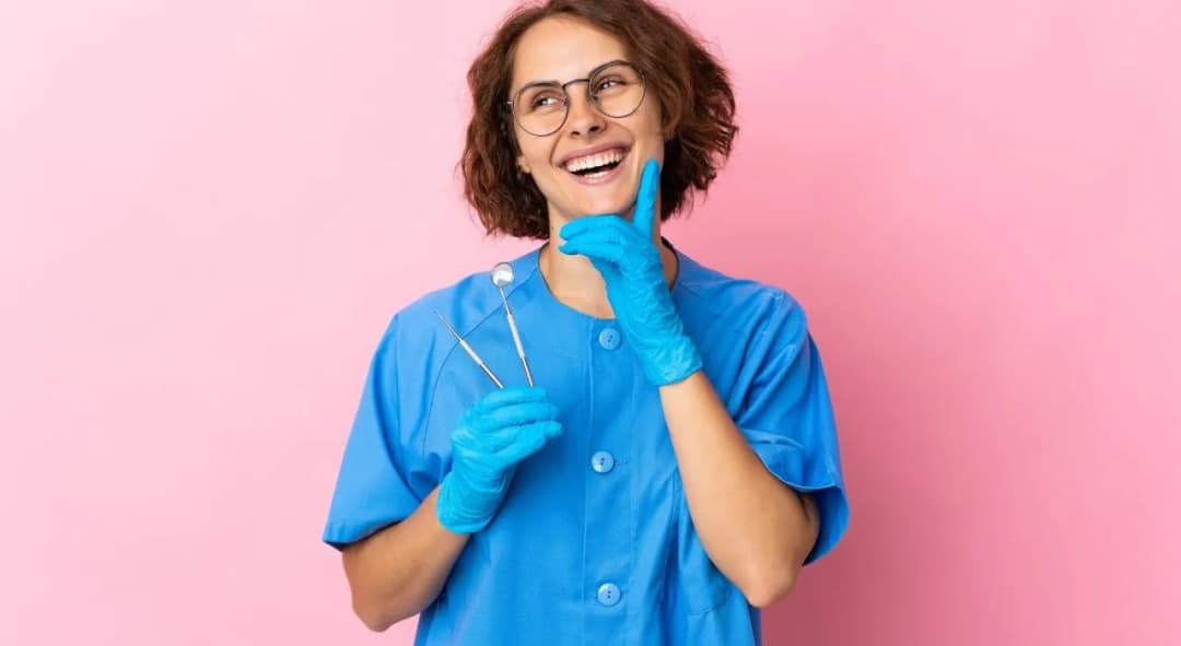 Ile zarabia dentysta miesięcznie? Zaskakujące różnice w wynagrodzeniach