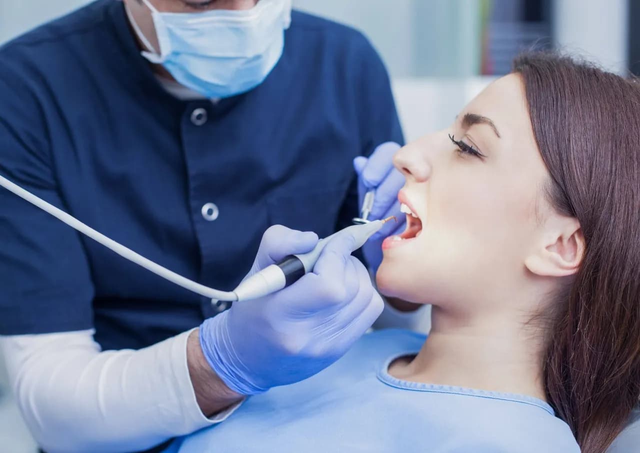 Ile kosztuje znieczulenie u dentysty prywatnie? Ceny, które zaskakują
