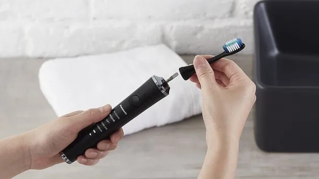 Soniczna czy magnetyczna szczoteczka – która lepiej dba o Twoje zęby?