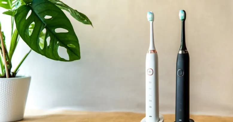 Która szczoteczka soniczna lepsza: Oral-B czy Philips Sonicare?