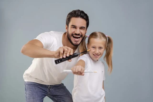 Czy szczoteczka soniczna niszczy szkliwo? Oto prawda, którą musisz znać